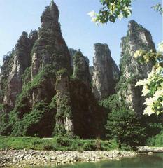 水绕四门图片