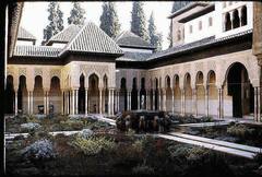 阿尔罕布拉宫 Alhambra-The_Lions_Courtyard