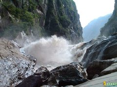 虎跳峡图片