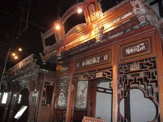 雕花大床