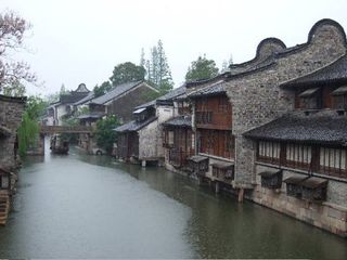 沿河的民居