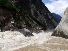 虎跳峡图片