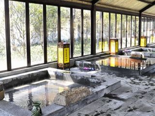 雨后山林温泉